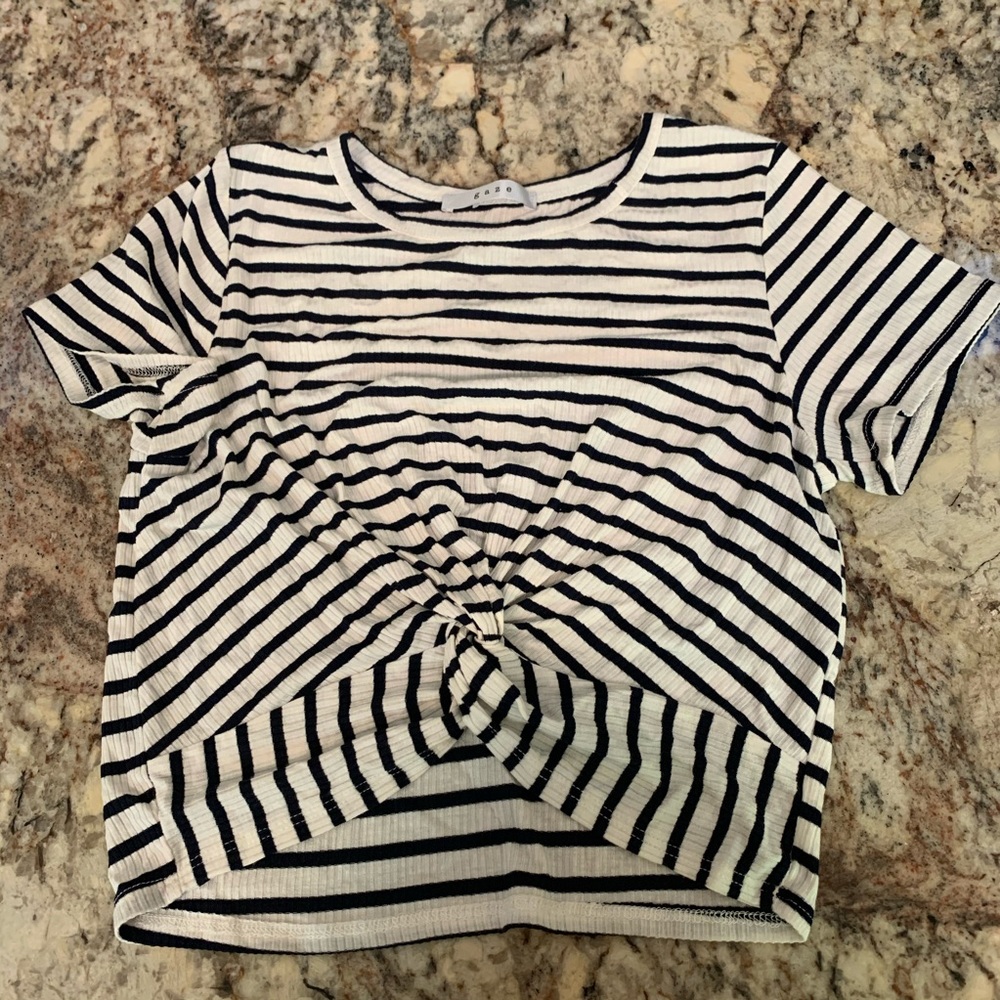 g a z e  twisted tie crop top